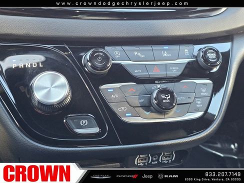 Used 2025 Chrysler Pacifica Select FWD image 25