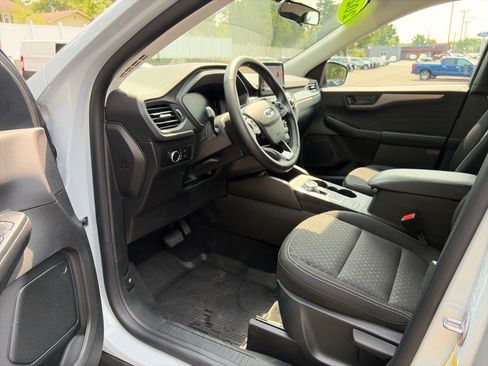 Used 2025 Ford Escape Active AWD/4WD image 9