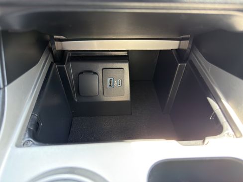 Used 2023 Ford Explorer XLT RWD image 33