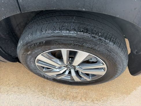 Used 2025 Nissan Pathfinder SL image 7