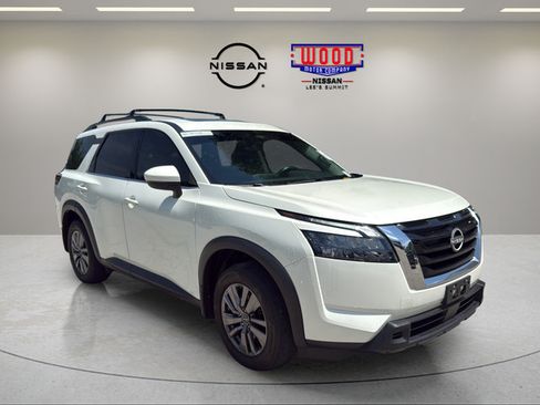 Used 2023 Nissan Pathfinder SV w/ SV Premium Package AWD/4WD image 2