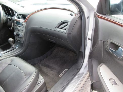 Used 2010 Chevrolet Malibu LTZ image 18