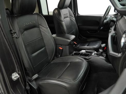 Used 2020 Jeep Wrangler Unlimited Sahara w/ Cold Weather Group AWD/4WD image 30