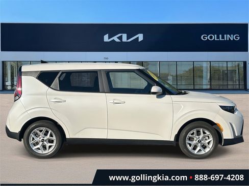 Used 2024 Kia Soul S image 2
