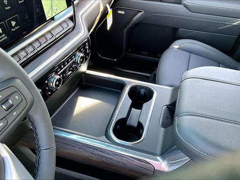 New 2026 GMC Sierra 3500 SLT w/ SLT Convenience Package image 8