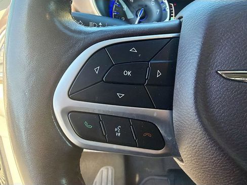 Used 2018 Chrysler Pacifica Touring-L Plus FWD image 36