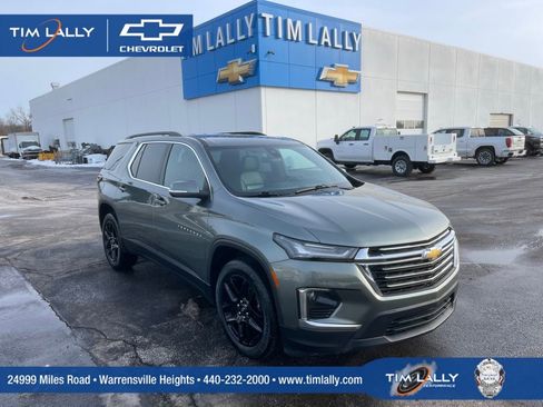 Used 2023 Chevrolet Traverse LT image 1