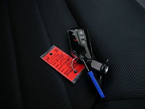 Certified 2025 Volkswagen Atlas Cross Sport SEL image 38