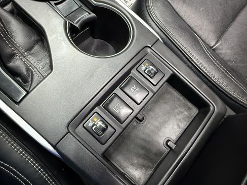 Used 2017 Toyota Camry XLE image 13