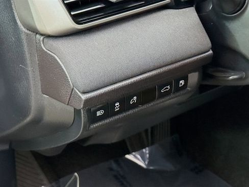 Used 2025 Toyota Camry LE image 10