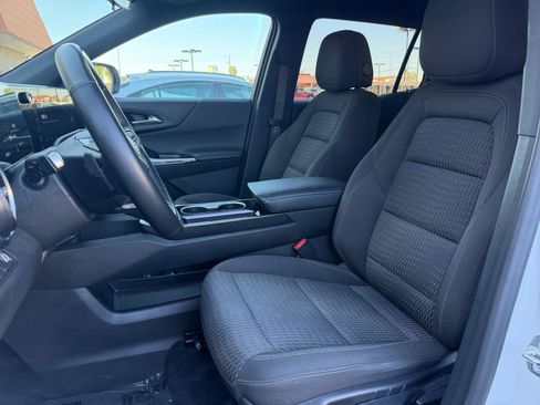 Used 2025 Chevrolet Equinox LT FWD image 36