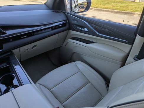 Certified 2022 Cadillac Escalade Premium Luxury image 22