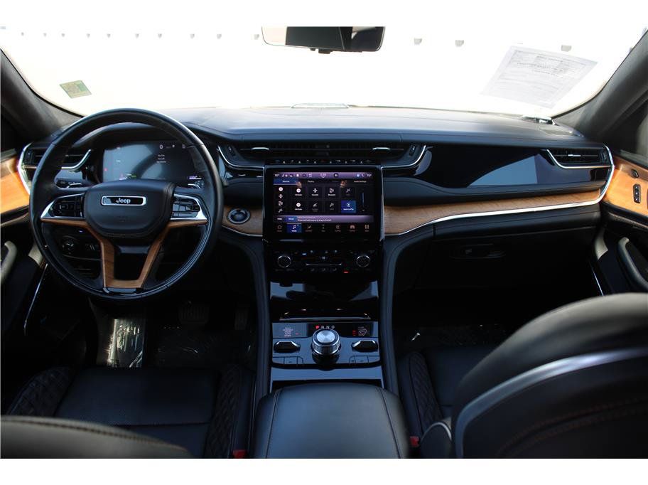 Used 2022 Jeep Grand Cherokee Summit AWD/4WD image 10