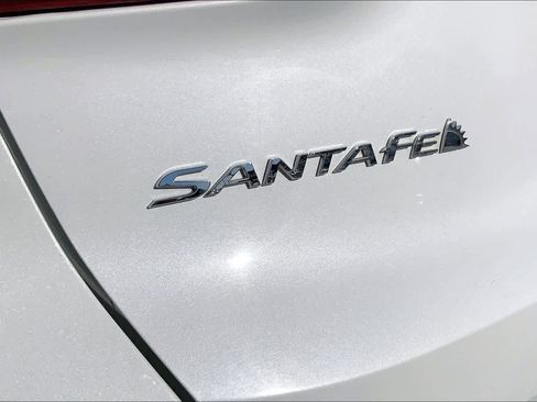 Used 2020 Hyundai Santa Fe SE image 8