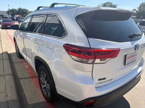 Used 2018 Toyota Highlander XLE AWD/4WD image 8