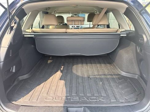Used 2016 Subaru Outback 2.5i Limited AWD/4WD image 10