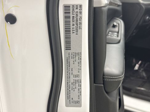 Used 2023 Jeep Grand Cherokee Limited image 23