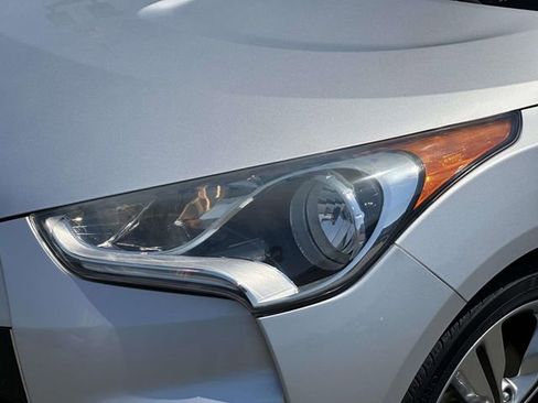 Used 2016 Hyundai Veloster w/ Option Group 03 FWD image 10