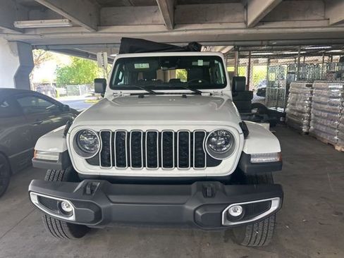 Used 2025 Jeep Wrangler Sahara w/ Technology Group image 4