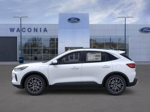 New 2025 Ford Escape SE image 3