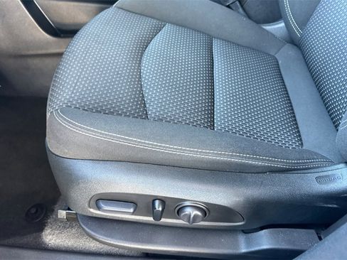 Used 2023 GMC Terrain SLE w/ Driver Convenience Package image 17