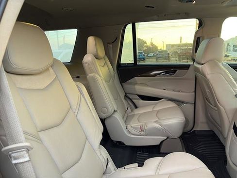 Used 2019 Cadillac Escalade Premium Luxury image 11