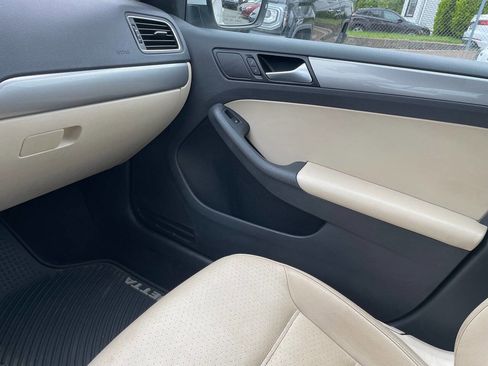 Used 2018 Volkswagen Jetta SE FWD image 19