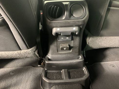 Used 2018 Jeep Wrangler Unlimited Sahara image 34