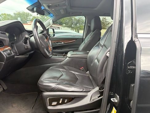 Used 2019 Cadillac Escalade Luxury w/ LPO, Radiant Package RWD image 3