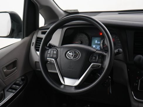 Used 2016 Toyota Sienna L FWD image 15