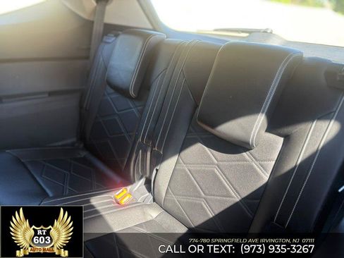 Used 2025 Volkswagen Atlas SE AWD/4WD image 10