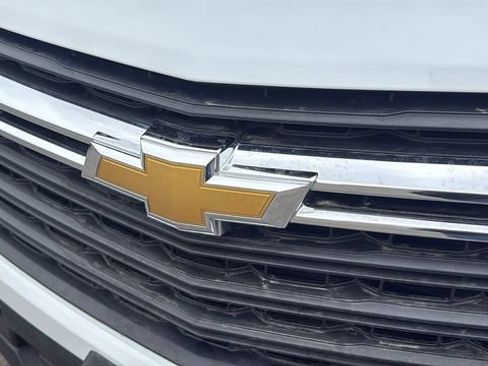 Used 2023 Chevrolet Traverse LS FWD image 9