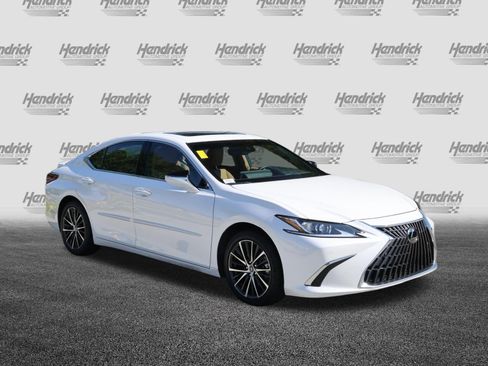 Used 2025 Lexus ES 300h w/ Premium Package FWD image 2