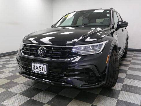 Used 2023 Volkswagen Tiguan SE R-Line AWD/4WD image 4