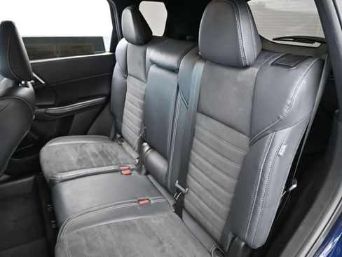 Used 2023 Mitsubishi Outlander SE image 41