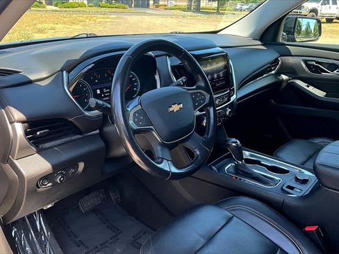 Used 2020 Chevrolet Traverse LT w/ LT Premium Package image 18