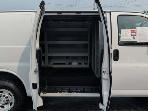 Used 2021 Chevrolet Express 2500 RWD image 18