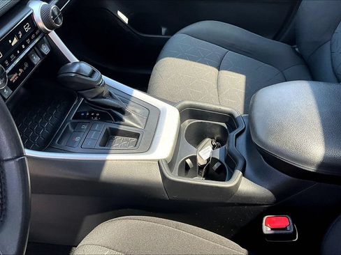 Used 2021 Toyota RAV4 XLE w/ Convenience Package FWD image 19