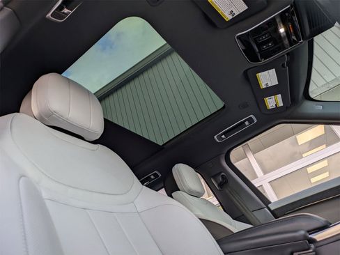 Used 2025 Land Rover Range Rover Sport Dynamic SE image 22