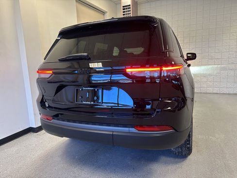New 2026 Jeep Grand Cherokee Altitude AWD/4WD image 19