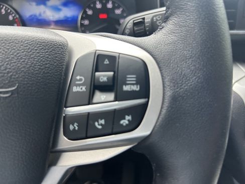Used 2022 Ford Explorer XLT w/ Equipment Group 202A AWD/4WD image 14