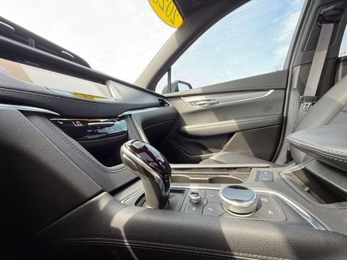 Used 2025 Cadillac XT6 Luxury FWD image 24