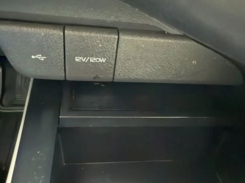 Used 2020 Toyota Camry SE image 19