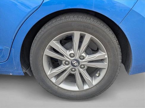 Used 2017 Hyundai Elantra SE image 14
