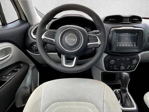 Used 2018 Jeep Renegade Latitude w/ Safety & Security Group FWD image 7