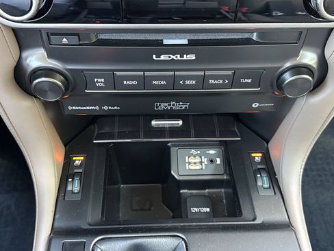 Used 2023 Lexus GX 460 Premium w/ Accessory Package AWD/4WD image 33