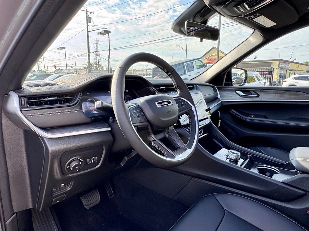 New 2027 Jeep Grand Cherokee Limited AWD/4WD image 13