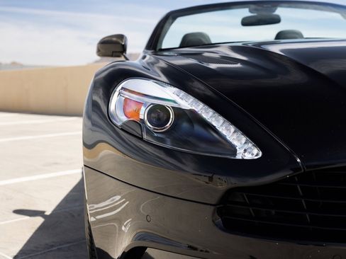 Used 2015 Aston Martin Vanquish Volante RWD image 21