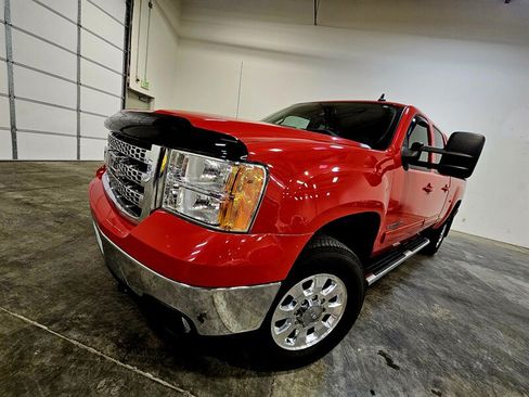 Used 2013 GMC Sierra 2500 SLT w/ Suspension Package, Off-Road AWD/4WD image 24