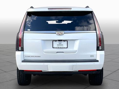 Used 2018 Cadillac Escalade Luxury AWD/4WD image 5